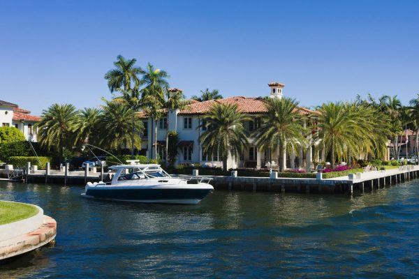 House with Yacht - VV Property Management